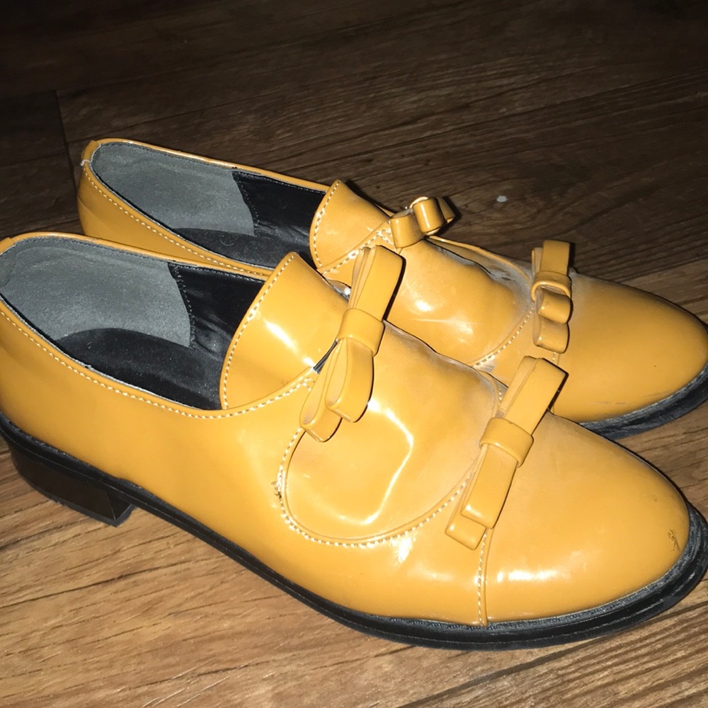 Mustard bow-tie loafers